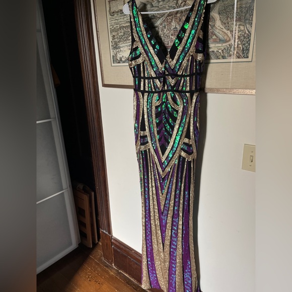 Love & Lemonade Sequin Art Deco Mermaid Gown - Picture 5 of 5